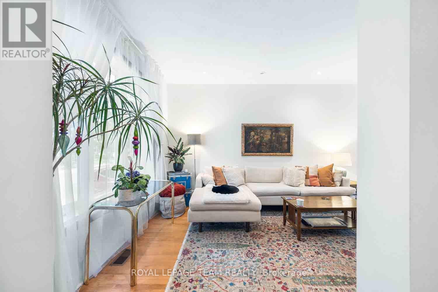Photo 6 of 167 Drummond Street, Ottawa ON