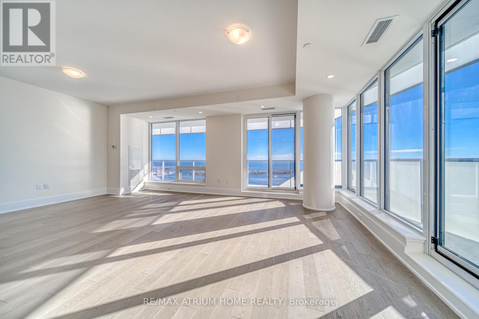 Photo 3 of 5302 28 Freeland Street, Toronto ON