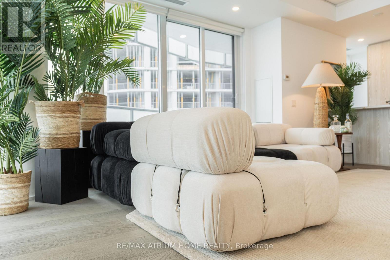 Photo 2 of 5302 28 Freeland Street, Toronto ON
