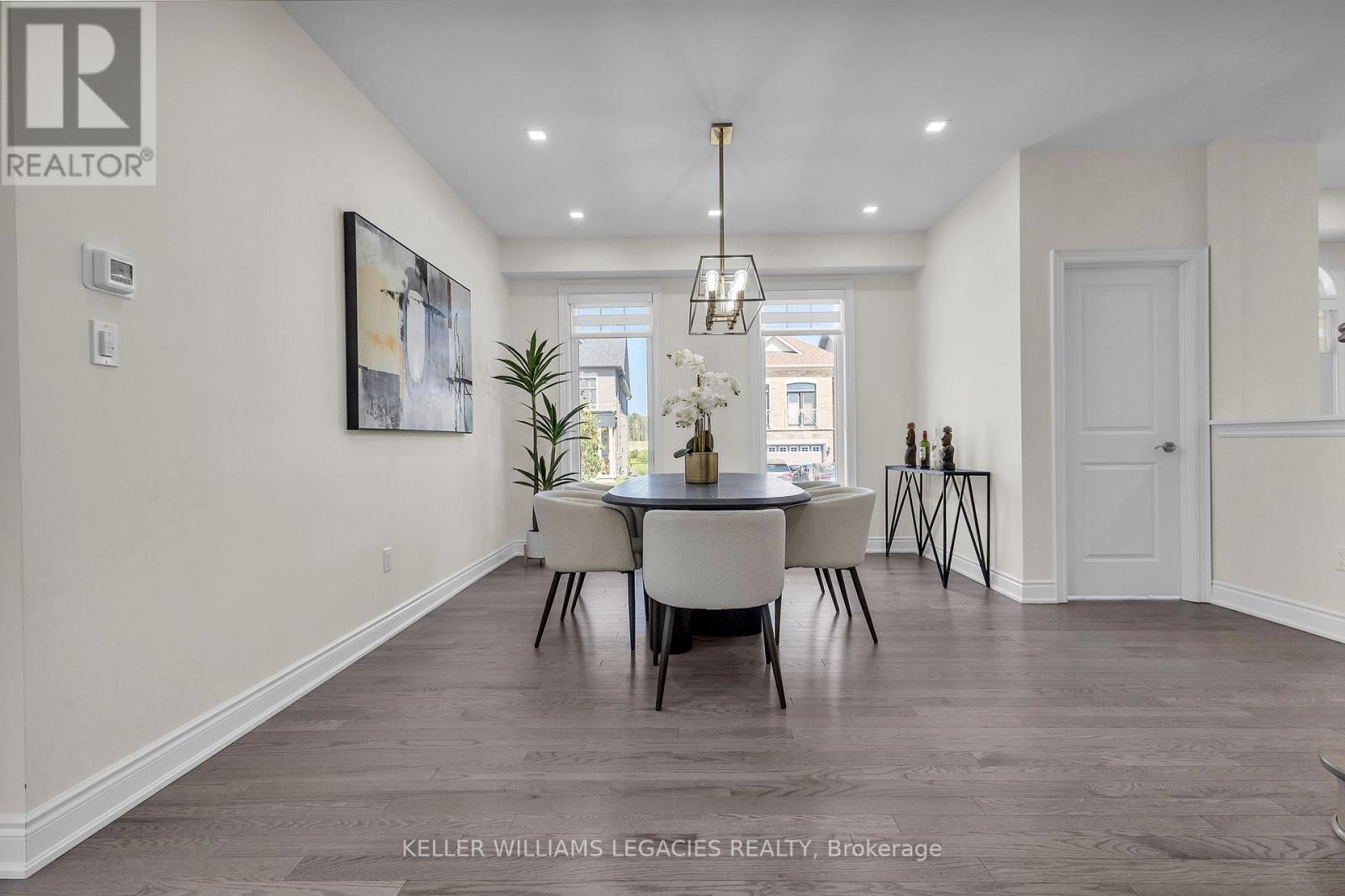 Photo 10 of 42 Lorne Thomas Place, New Tecumseth ON