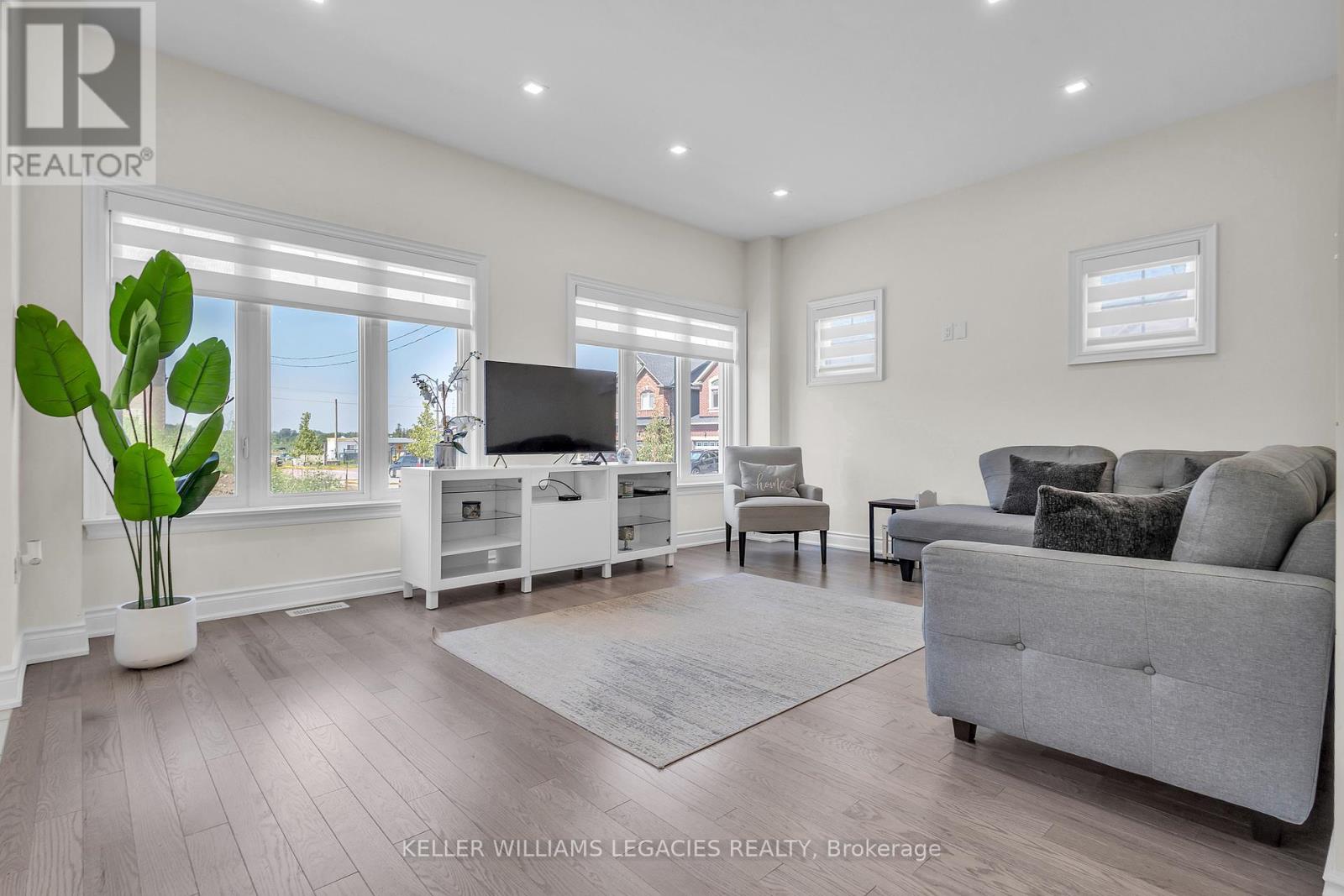 Photo 11 of 42 Lorne Thomas Place, New Tecumseth ON