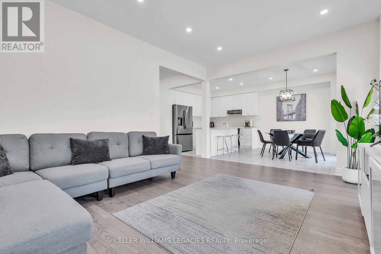 Photo 13 of 42 Lorne Thomas Place, New Tecumseth ON
