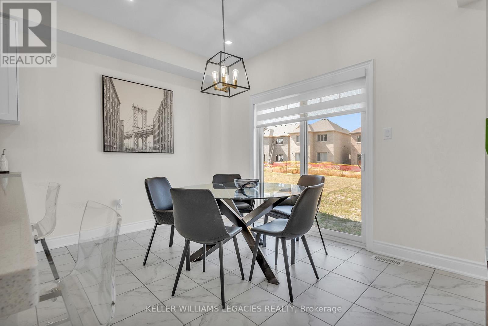Photo 15 of 42 Lorne Thomas Place, New Tecumseth ON
