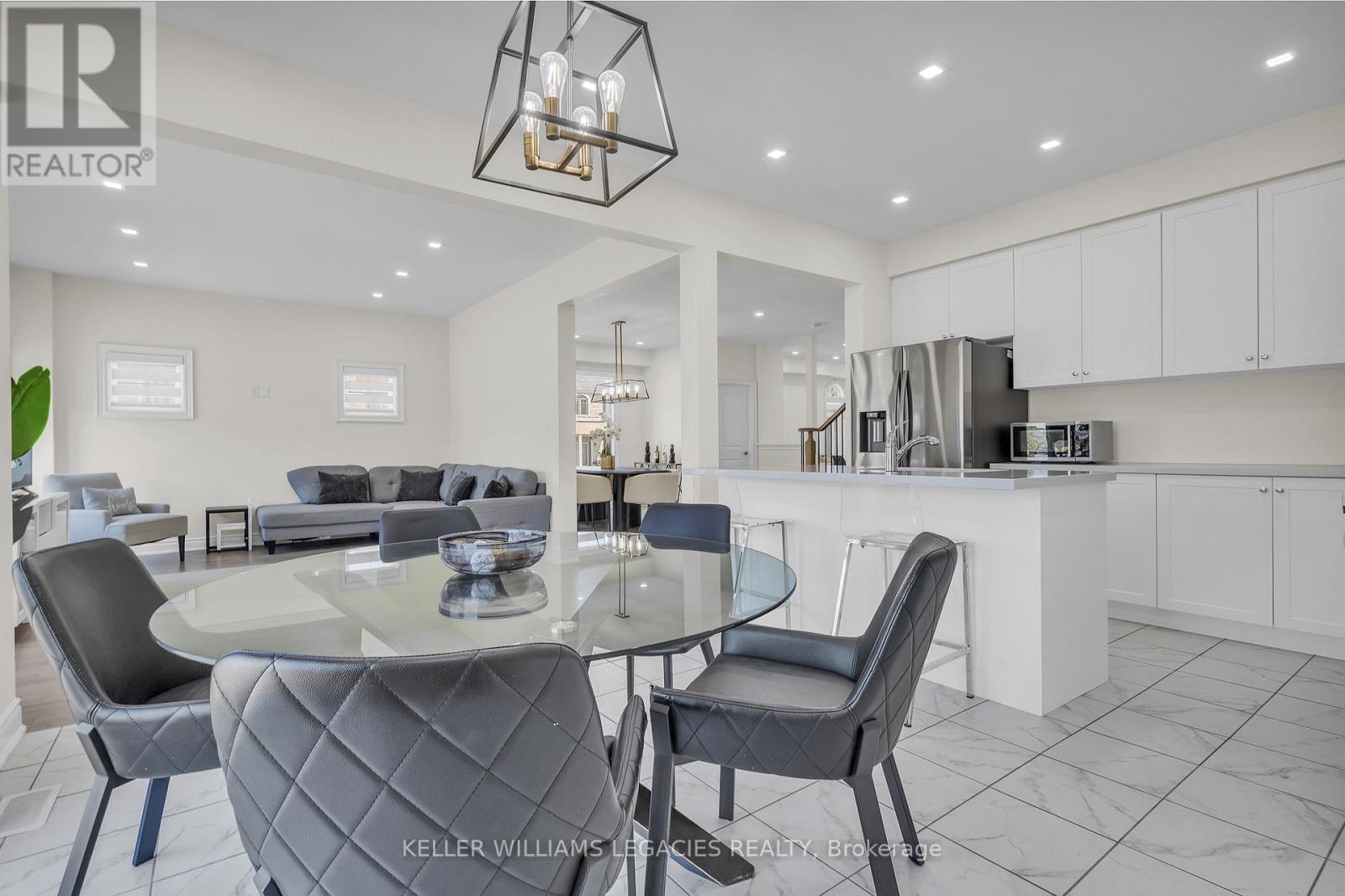 Photo 16 of 42 Lorne Thomas Place, New Tecumseth ON