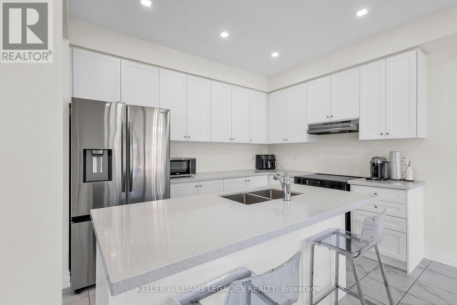 Photo 17 of 42 Lorne Thomas Place, New Tecumseth ON