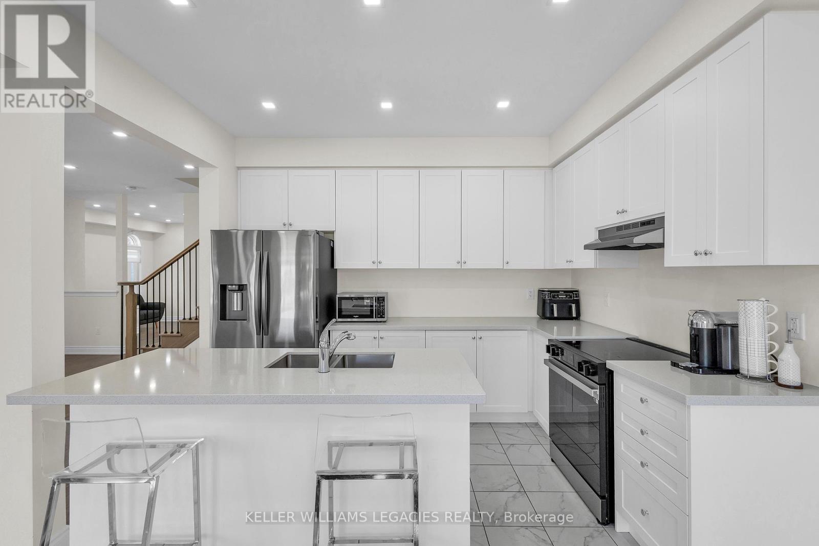 Photo 18 of 42 Lorne Thomas Place, New Tecumseth ON