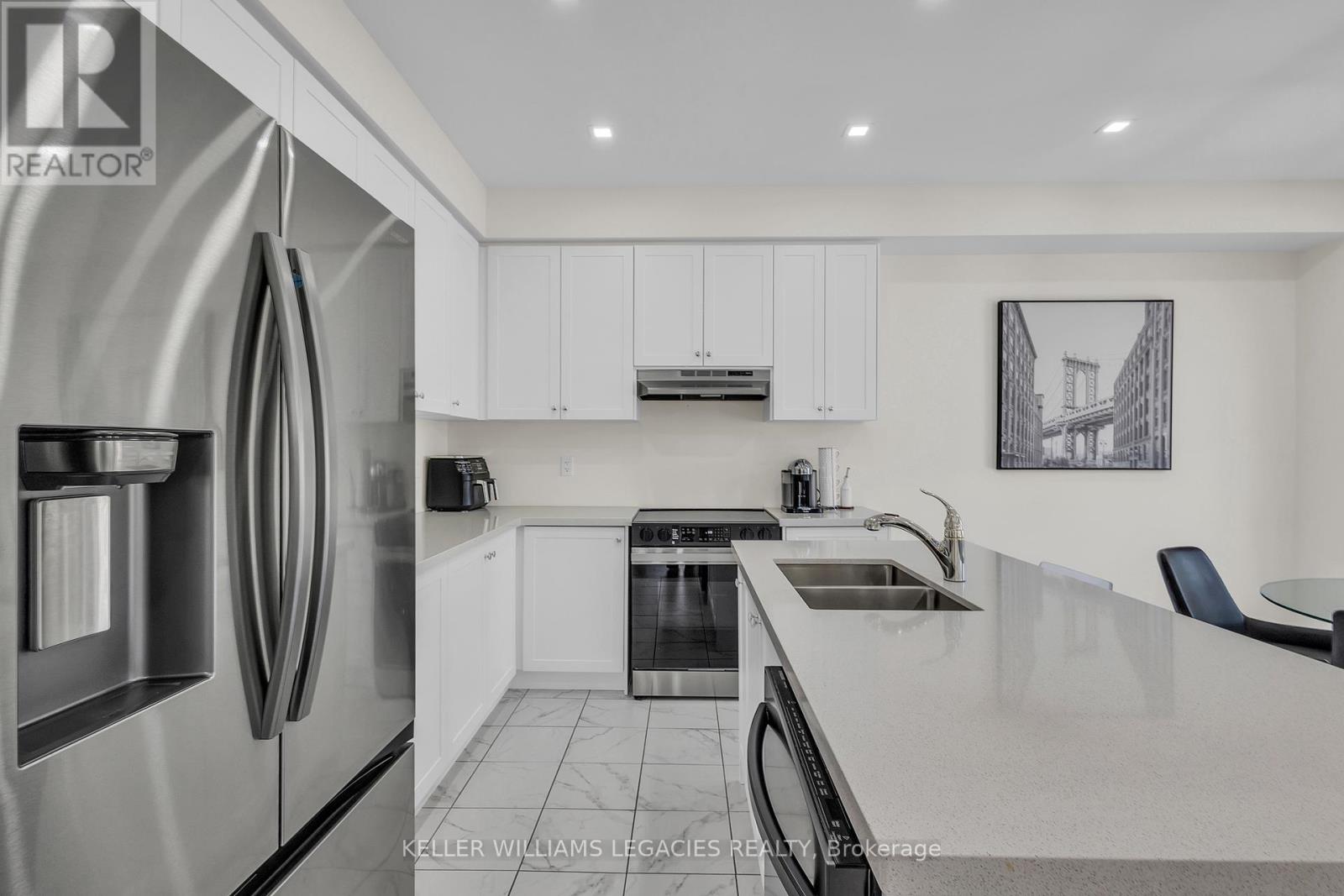 Photo 20 of 42 Lorne Thomas Place, New Tecumseth ON