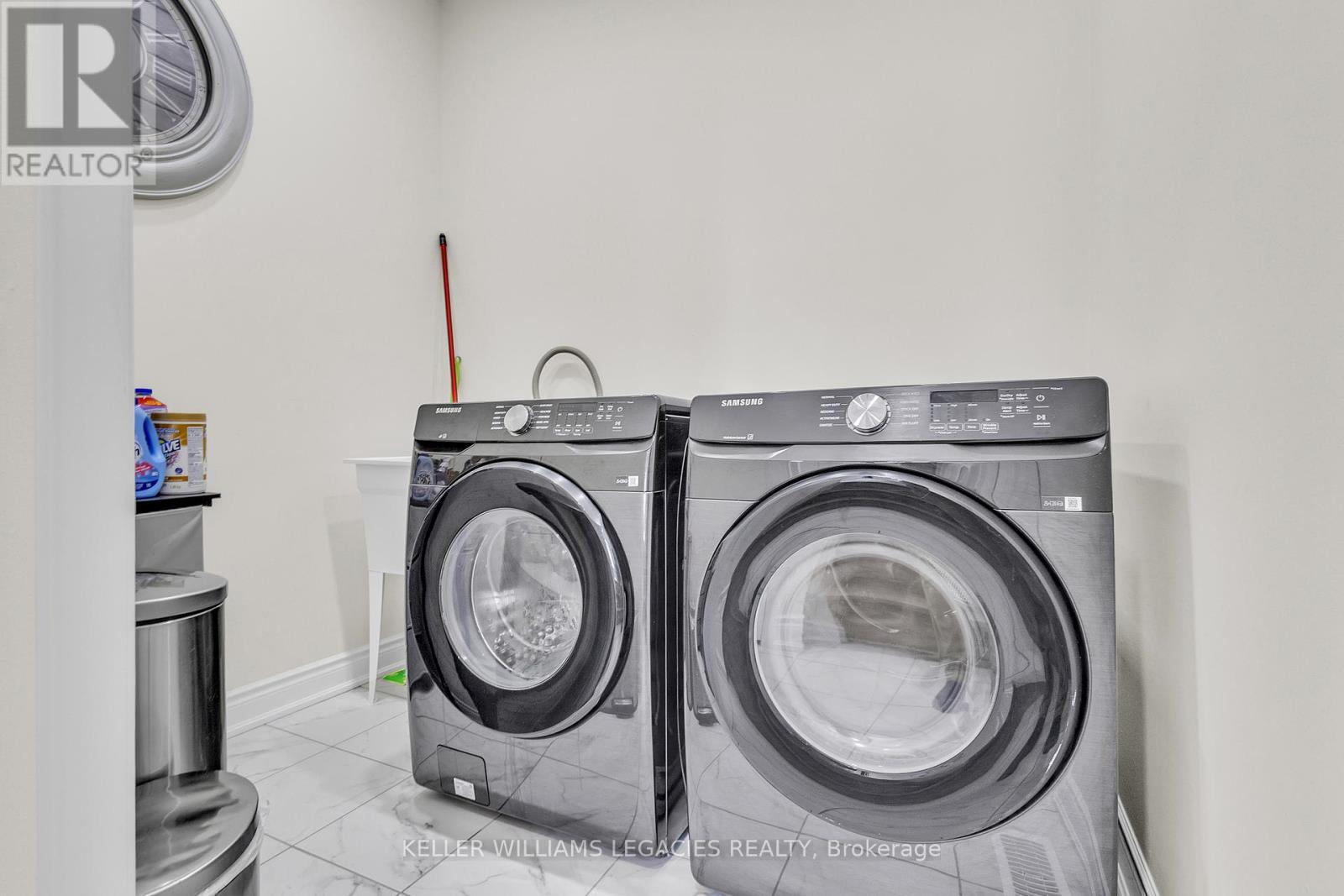 Photo 23 of 42 Lorne Thomas Place, New Tecumseth ON