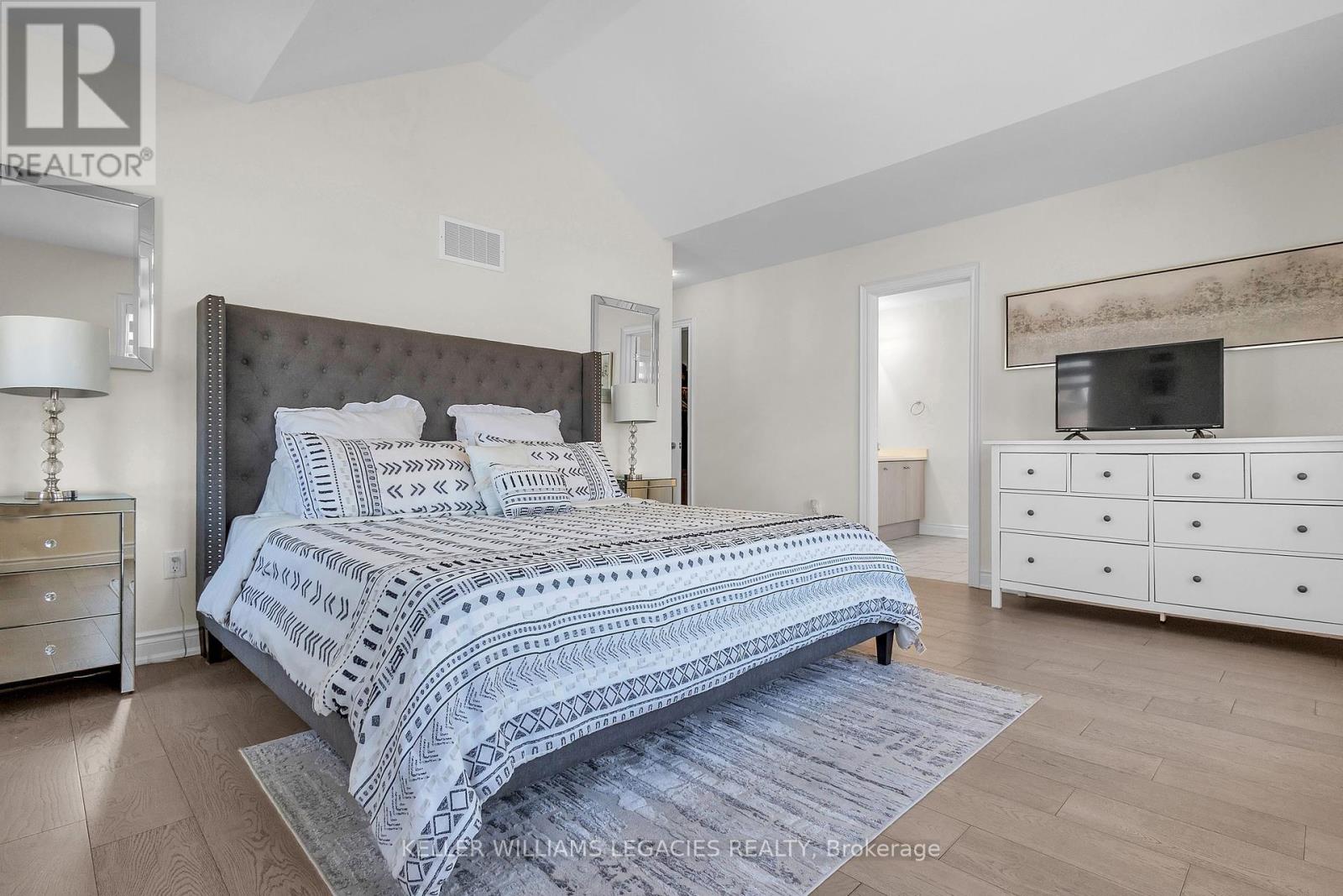 Photo 25 of 42 Lorne Thomas Place, New Tecumseth ON