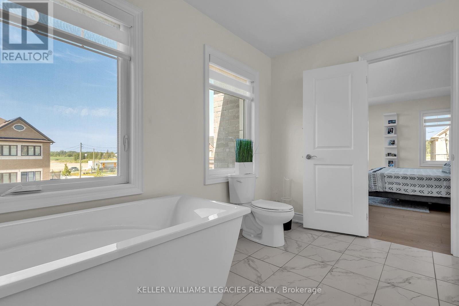 Photo 28 of 42 Lorne Thomas Place, New Tecumseth ON