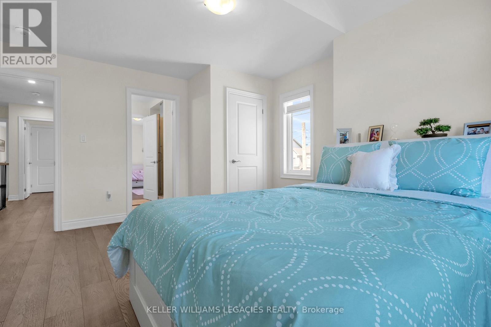 Photo 34 of 42 Lorne Thomas Place, New Tecumseth ON
