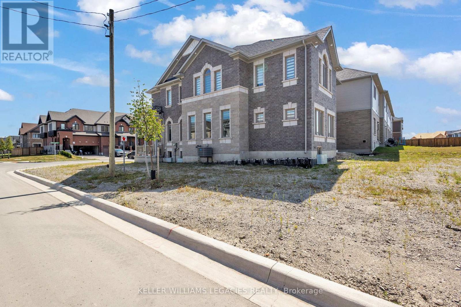 Photo 41 of 42 Lorne Thomas Place, New Tecumseth ON