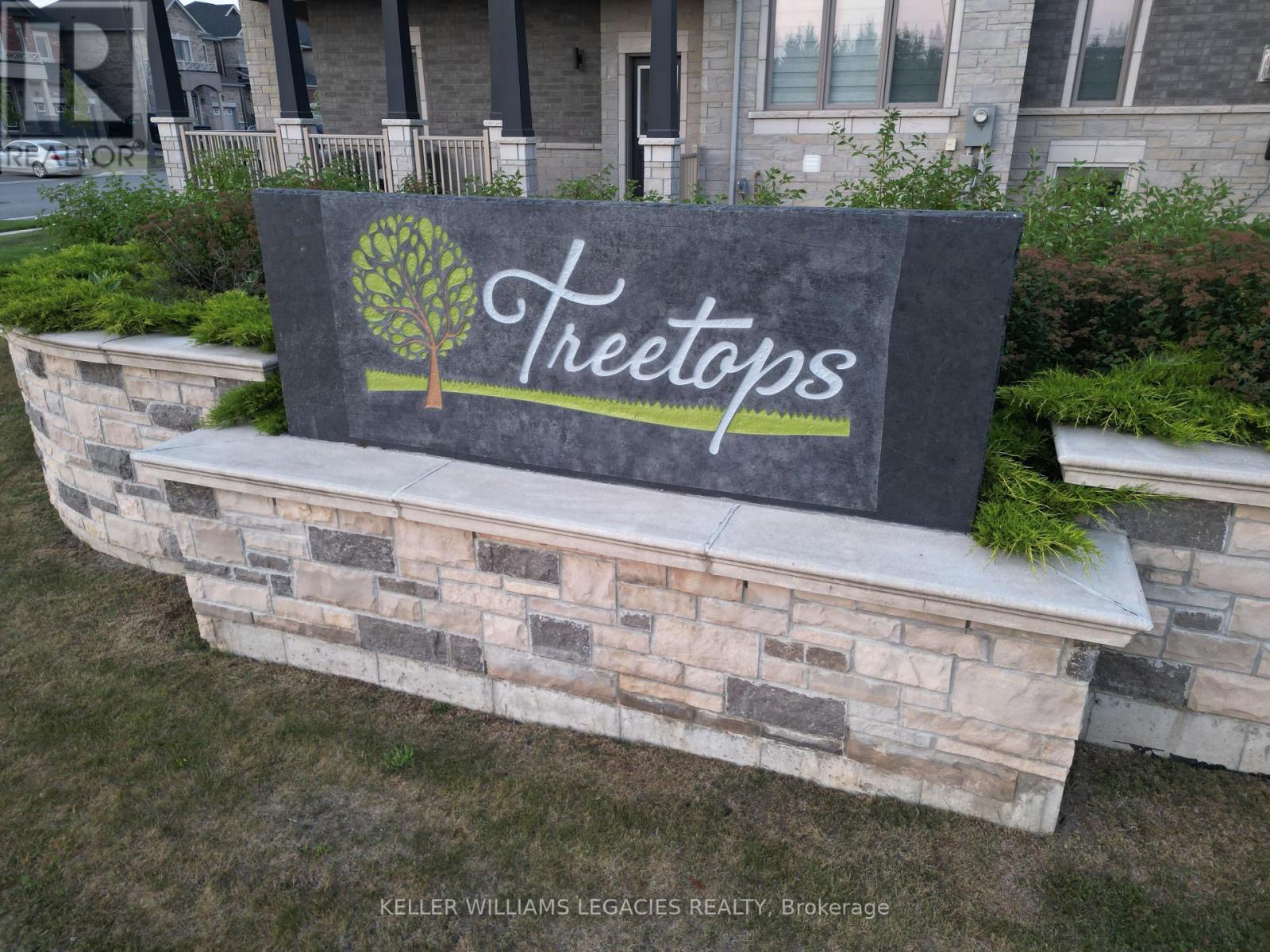 Photo 45 of 42 Lorne Thomas Place, New Tecumseth ON