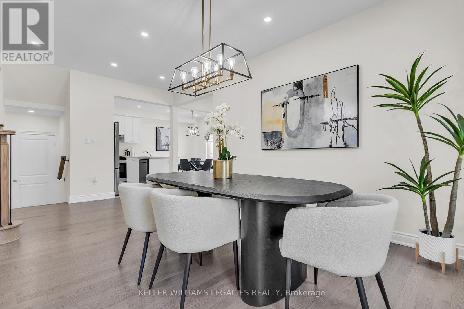 Photo 8 of 42 Lorne Thomas Place, New Tecumseth ON