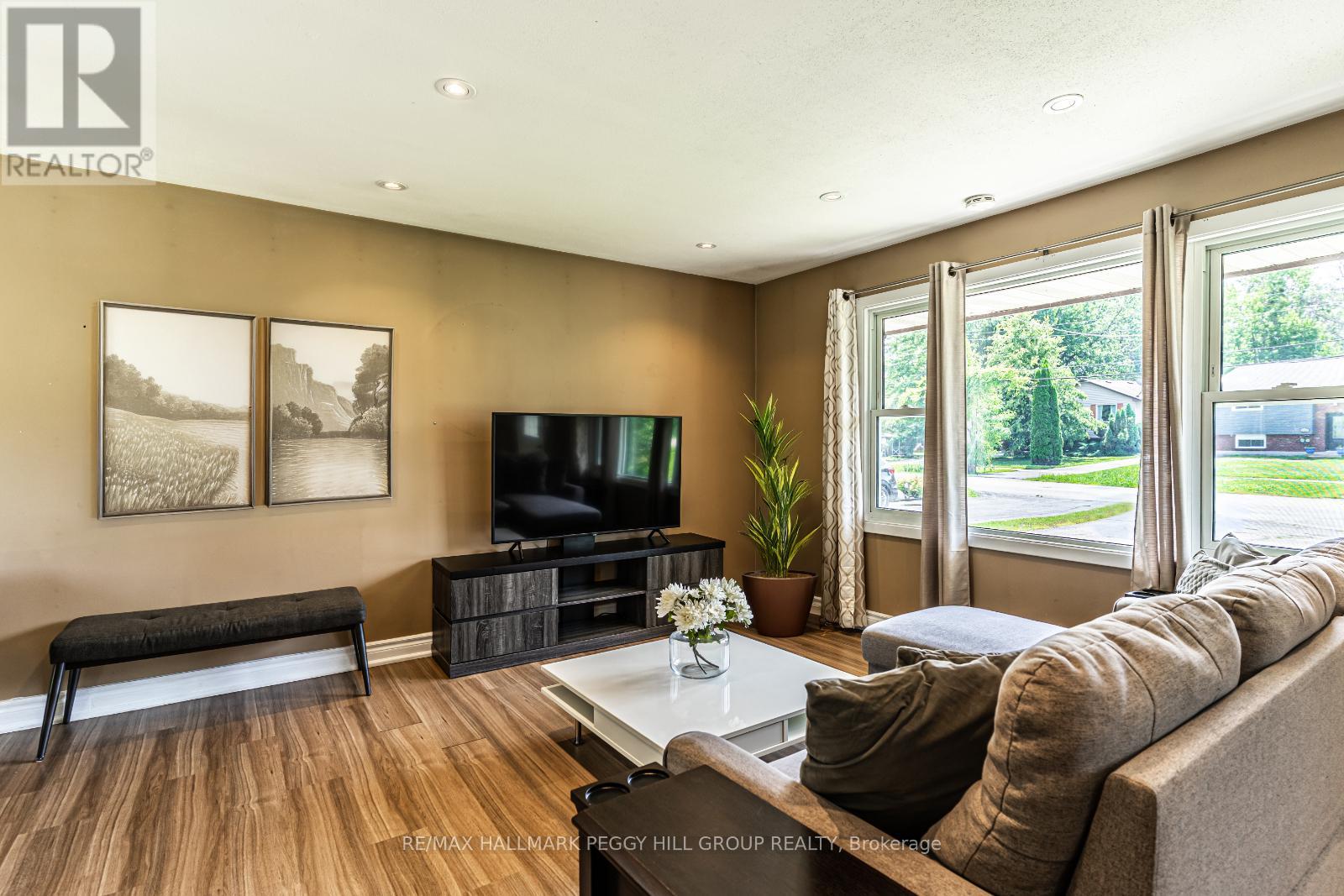 Photo 2 of 438 Forest Avenue S, Orillia ON