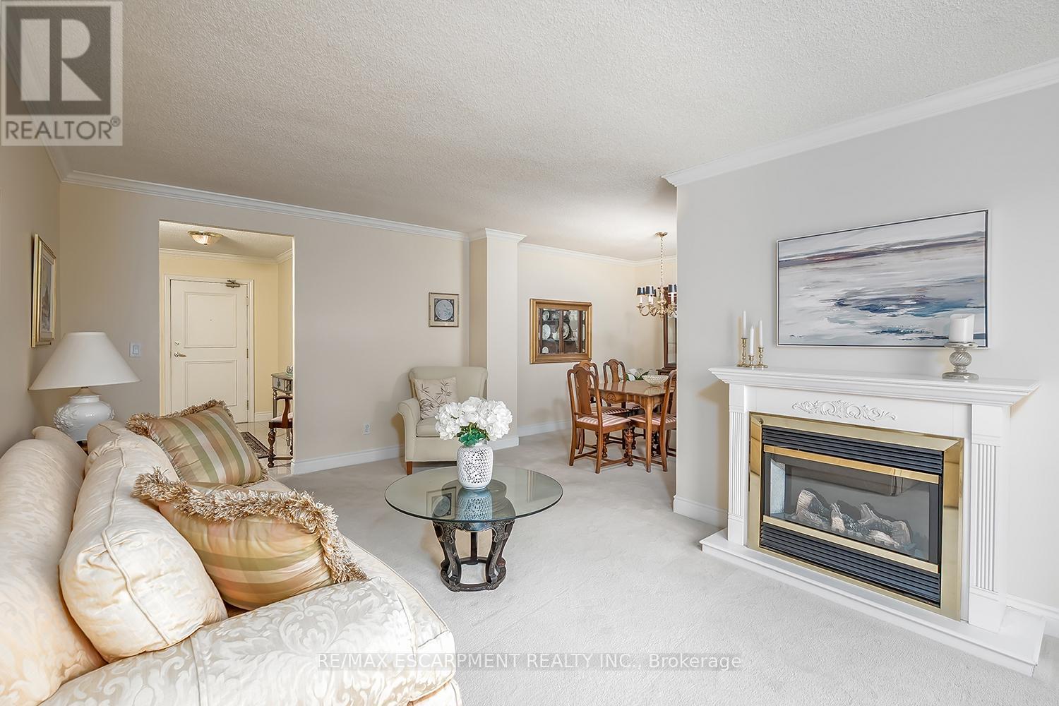 Photo 10 of 609 442 Maple Avenue, Burlington ON