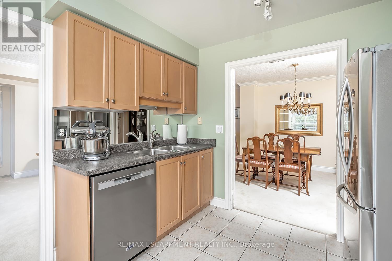 Photo 16 of 609 442 Maple Avenue, Burlington ON