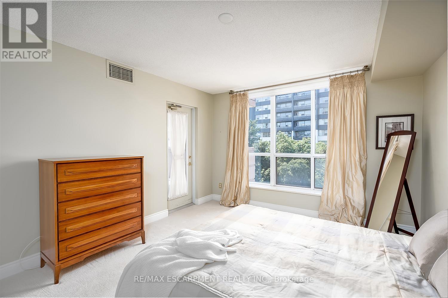Photo 19 of 609 442 Maple Avenue, Burlington ON