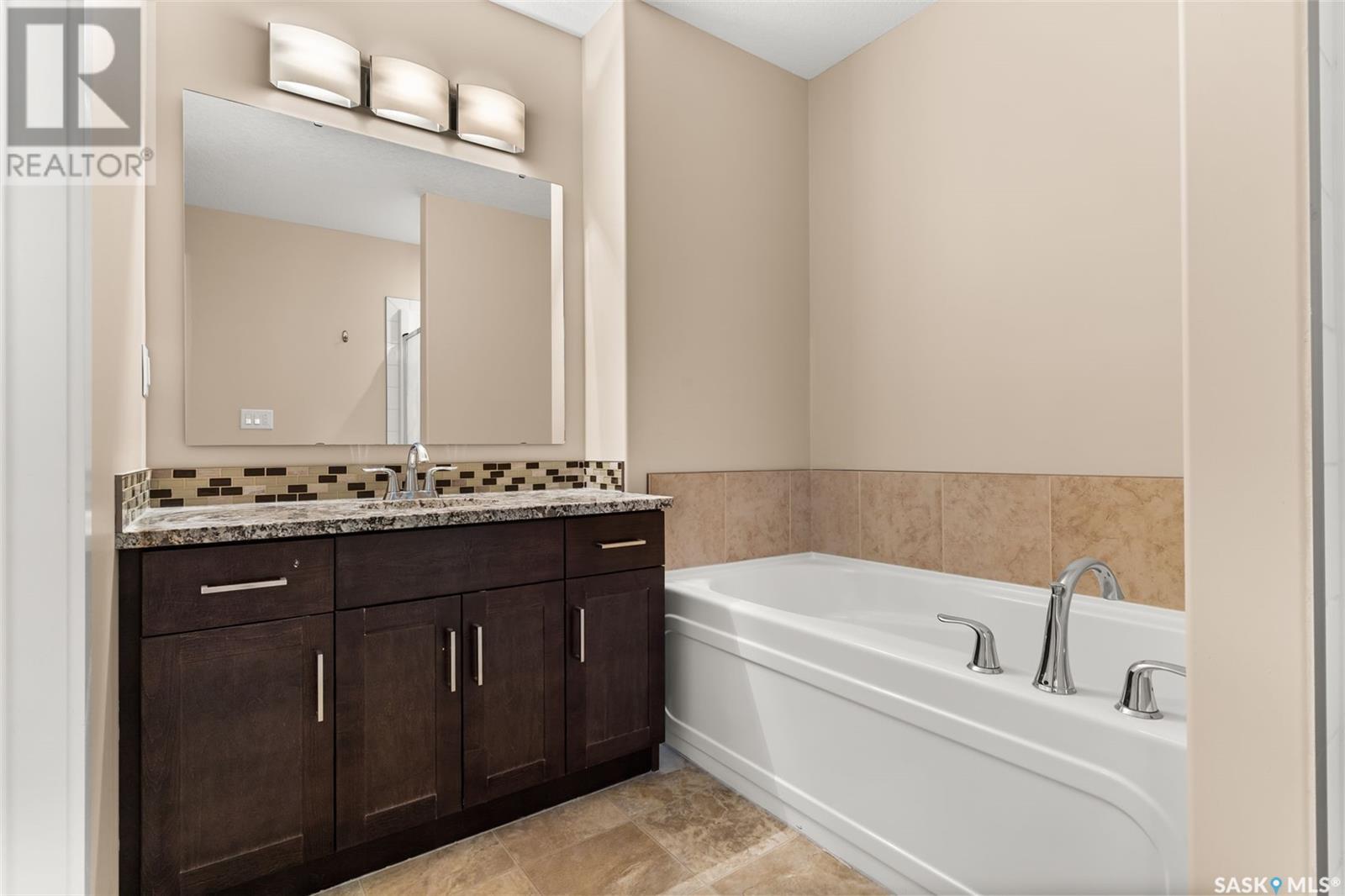 Photo 23 of 4733 Green View Crescent E, Regina SK