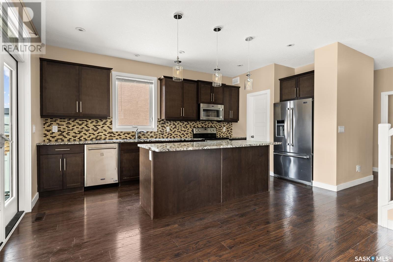 Photo 9 of 4733 Green View Crescent E, Regina SK