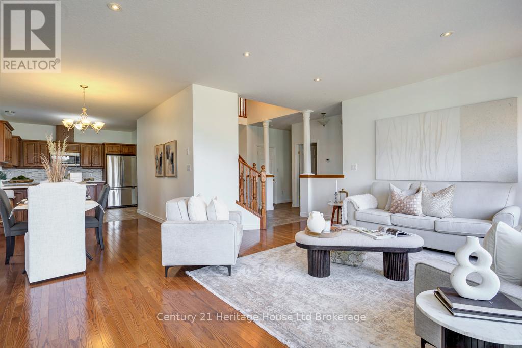 Photo 11 of 2 Green Gable Place, Woodstock ON