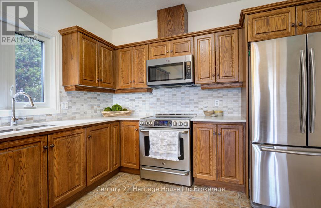 Photo 19 of 2 Green Gable Place, Woodstock ON