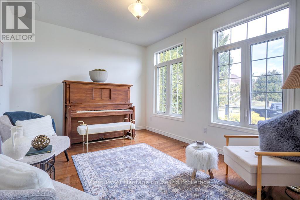 Photo 9 of 2 Green Gable Place, Woodstock ON