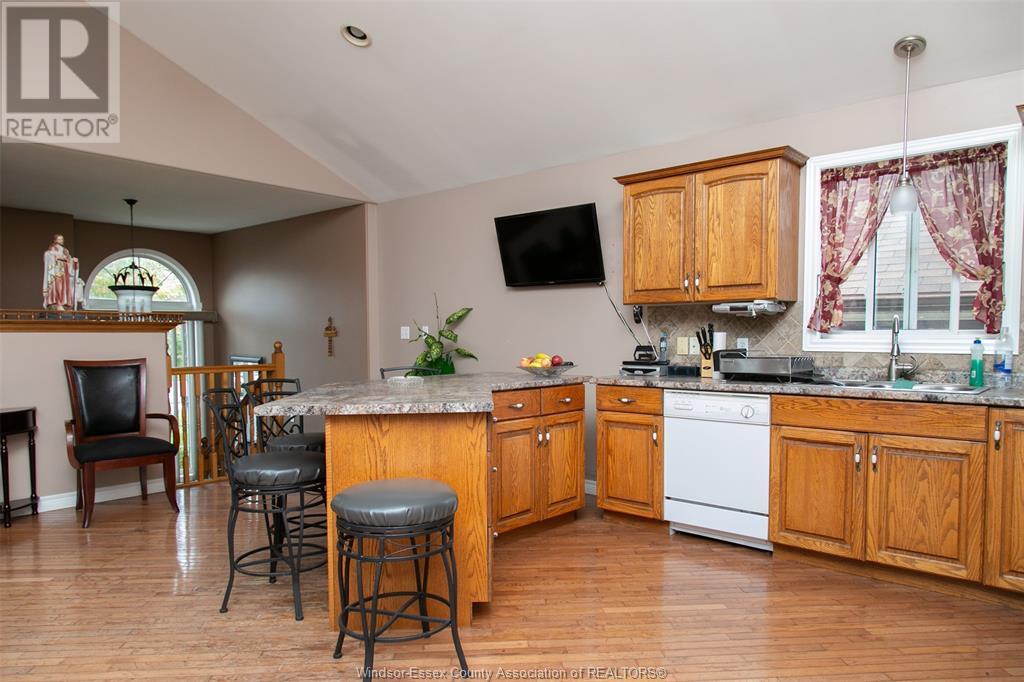 Photo 10 of 747 Eugenie, Windsor ON