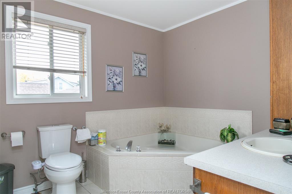 Photo 16 of 747 Eugenie, Windsor ON