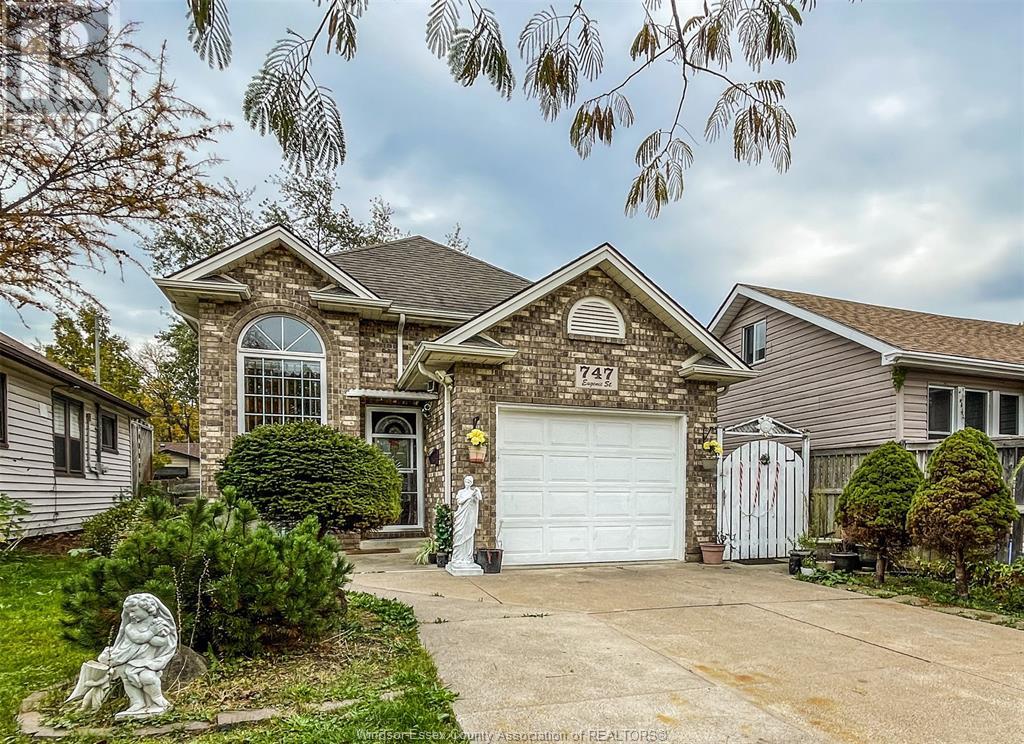 Photo 4 of 747 Eugenie, Windsor ON