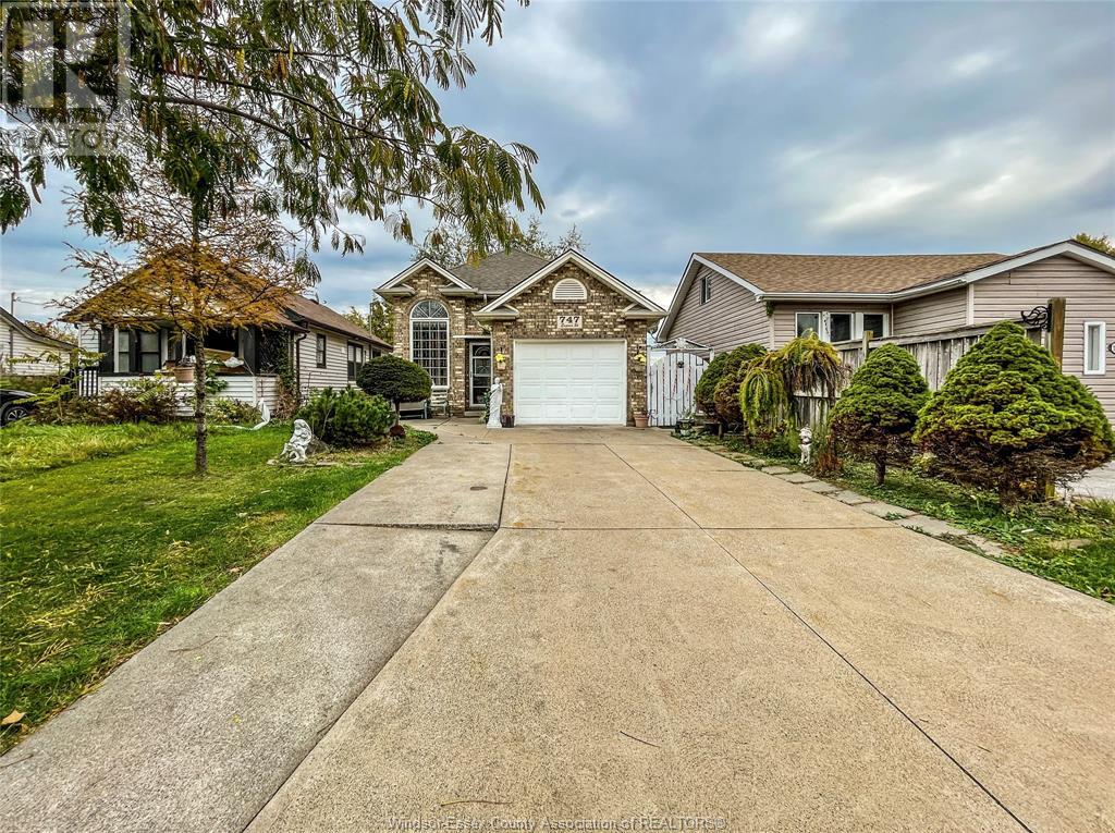 Photo 5 of 747 Eugenie, Windsor ON