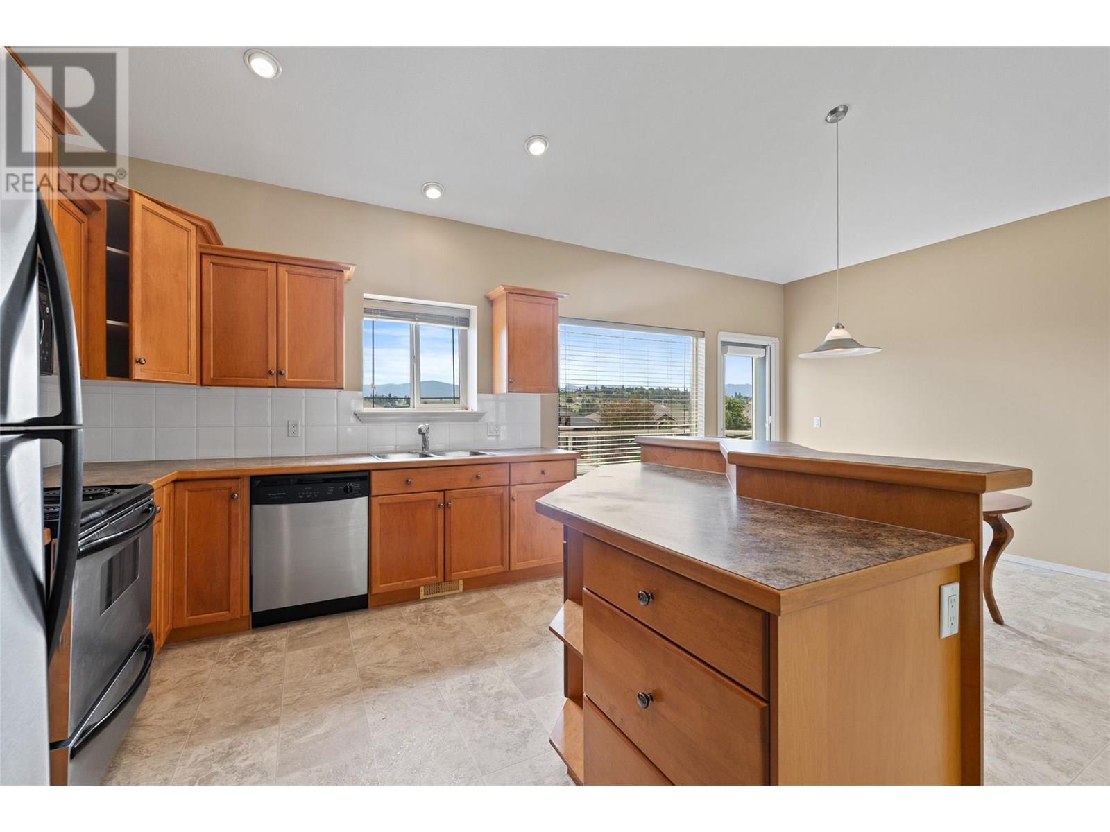  2060 Spyglass Way, West Kelowna