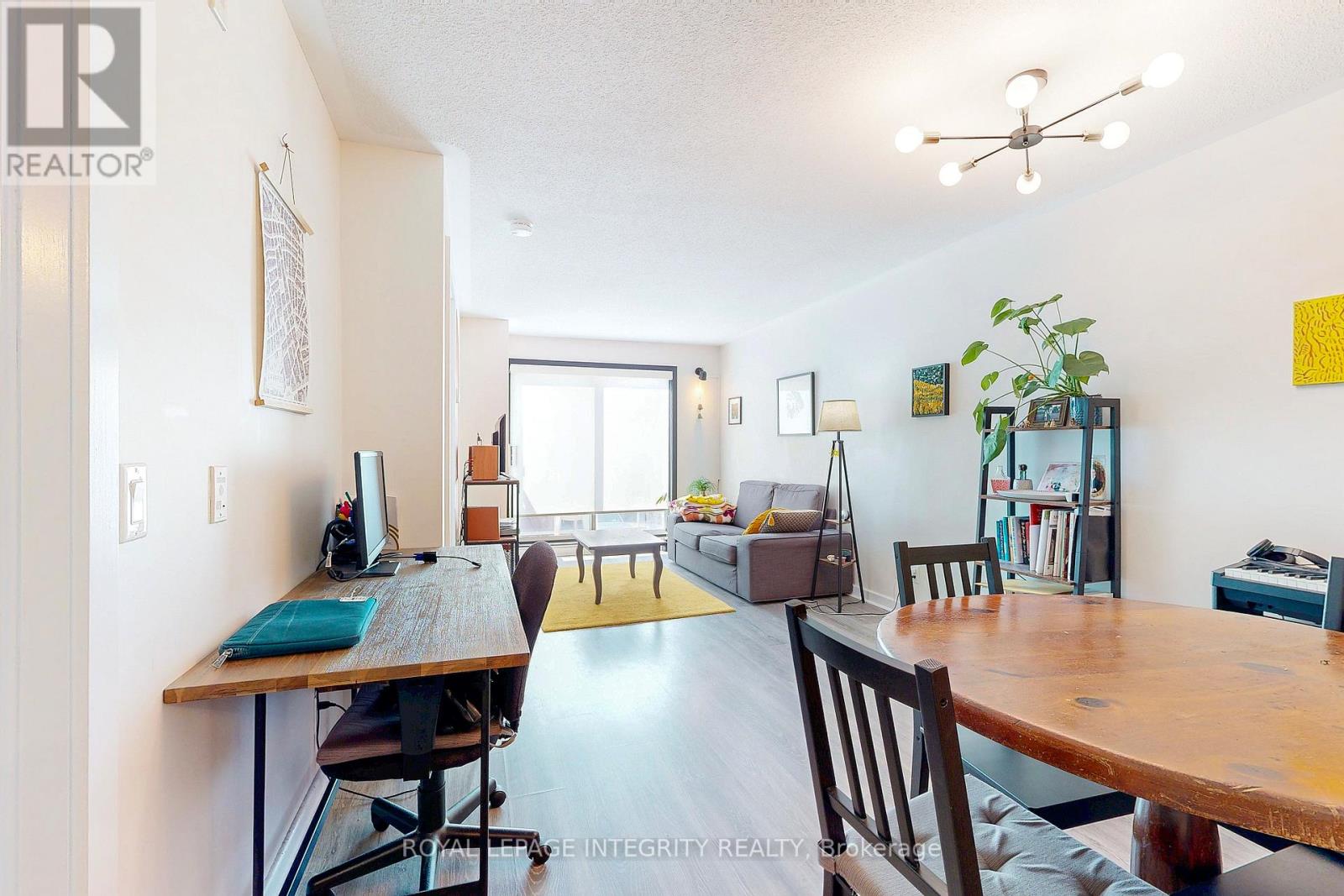 Photo 10 of 203 138 Somerset Street W, Ottawa ON