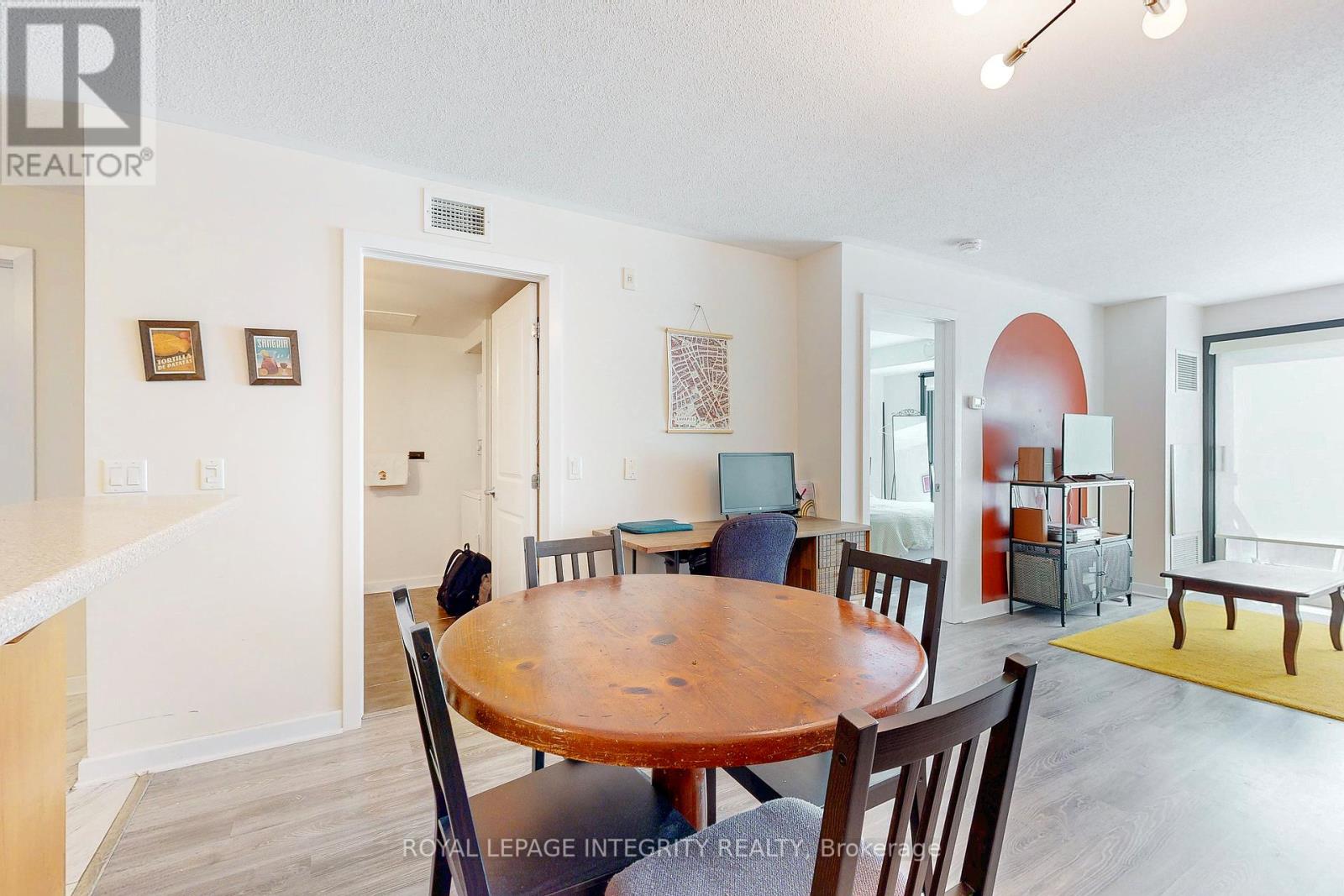Photo 12 of 203 138 Somerset Street W, Ottawa ON