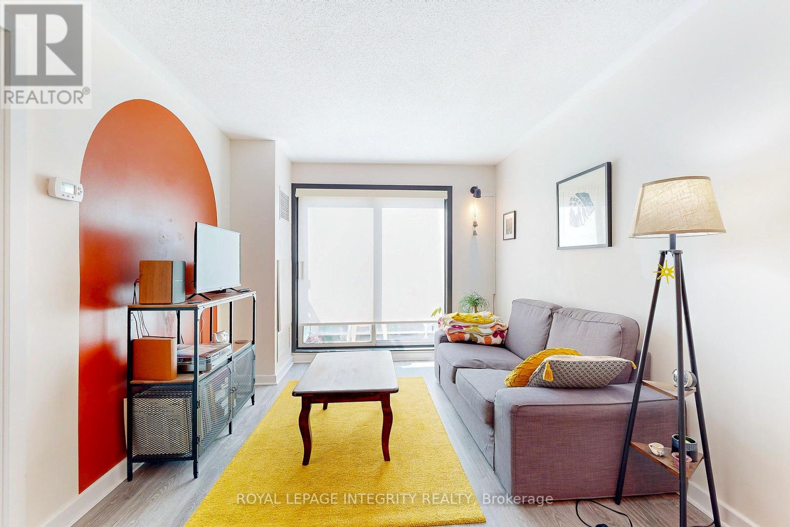 Photo 13 of 203 138 Somerset Street W, Ottawa ON