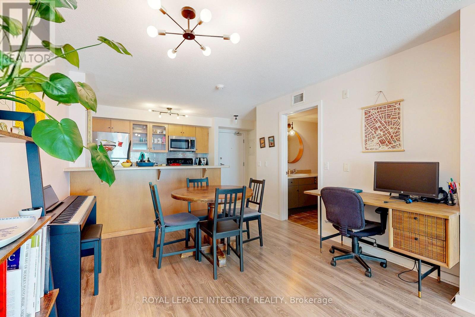 Photo 15 of 203 138 Somerset Street W, Ottawa ON