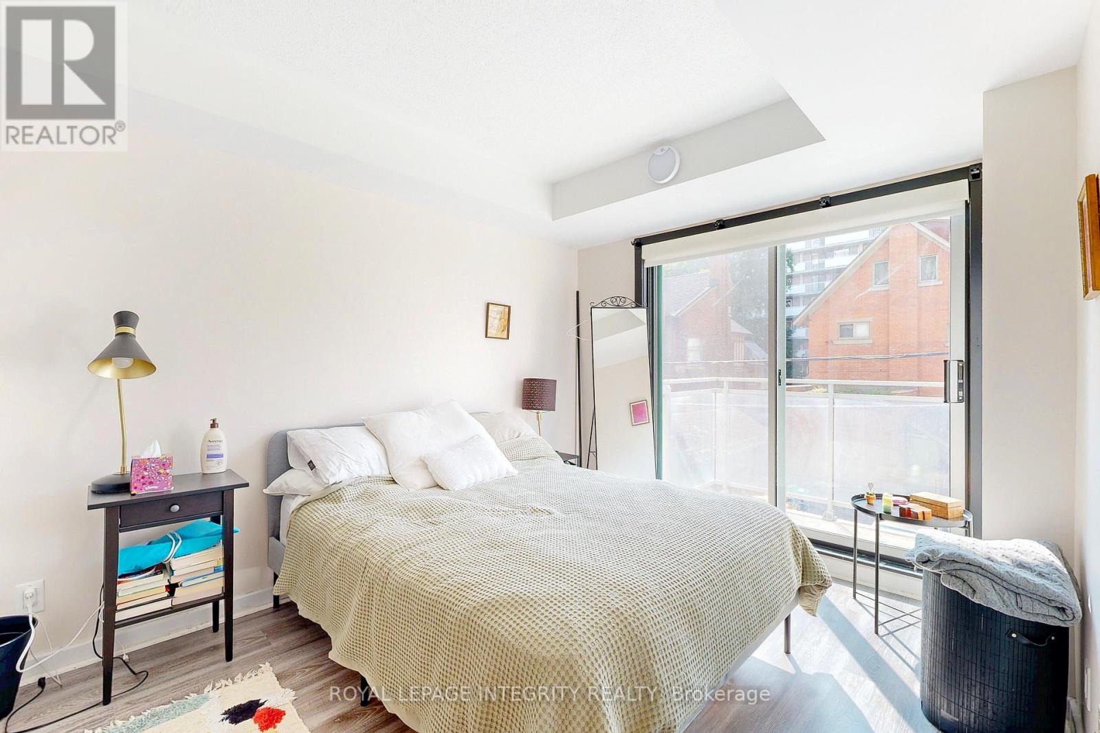 Photo 16 of 203 138 Somerset Street W, Ottawa ON