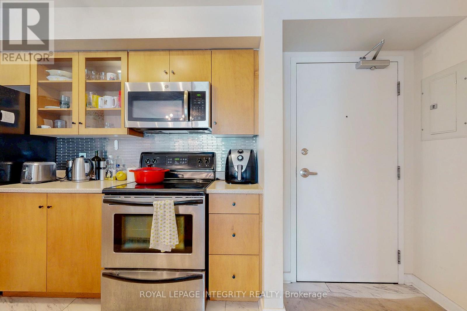 Photo 7 of 203 138 Somerset Street W, Ottawa ON
