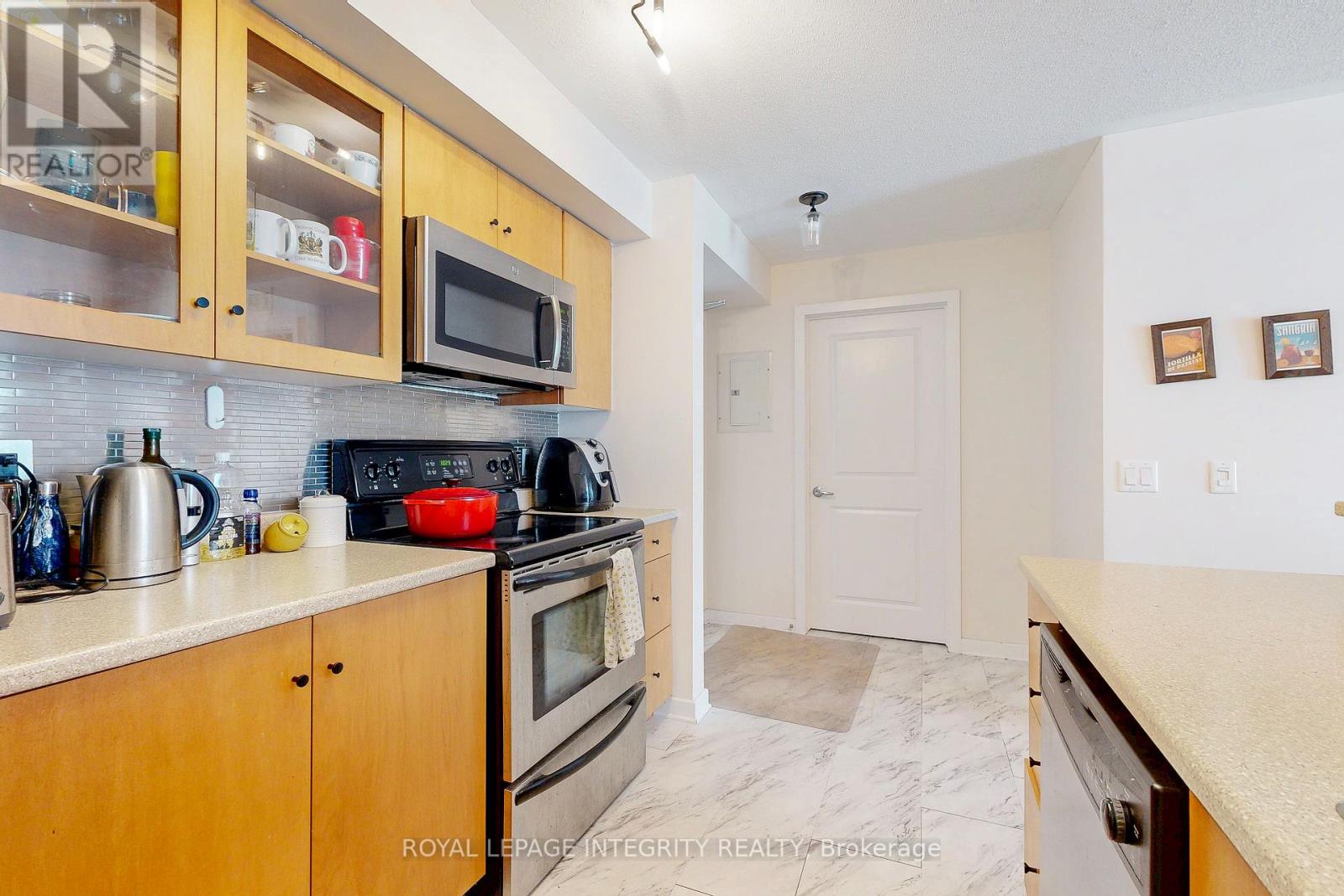 Photo 8 of 203 138 Somerset Street W, Ottawa ON
