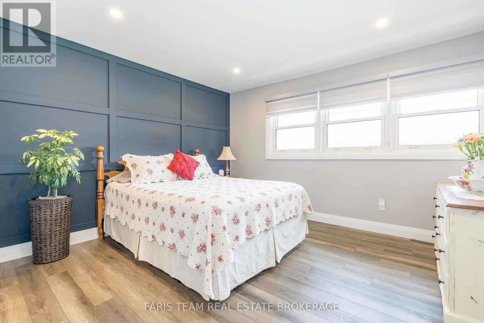 Photo 12 of 888 Hugel Avenue, Midland ON
