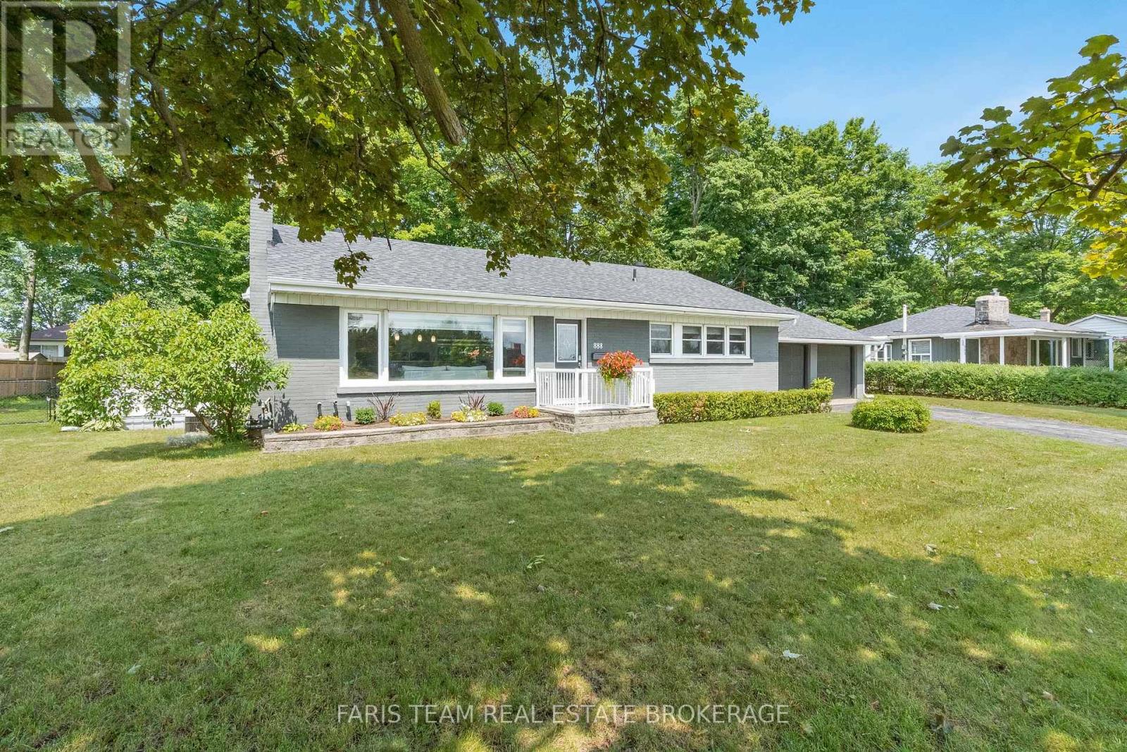 Photo 4 of 888 Hugel Avenue, Midland ON