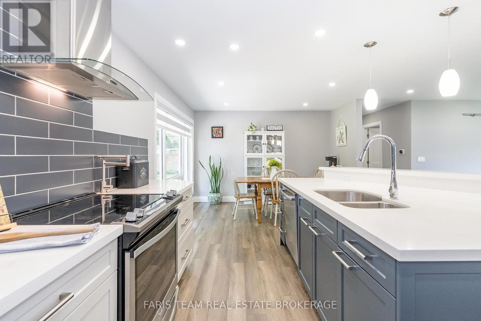 Photo 5 of 888 Hugel Avenue, Midland ON