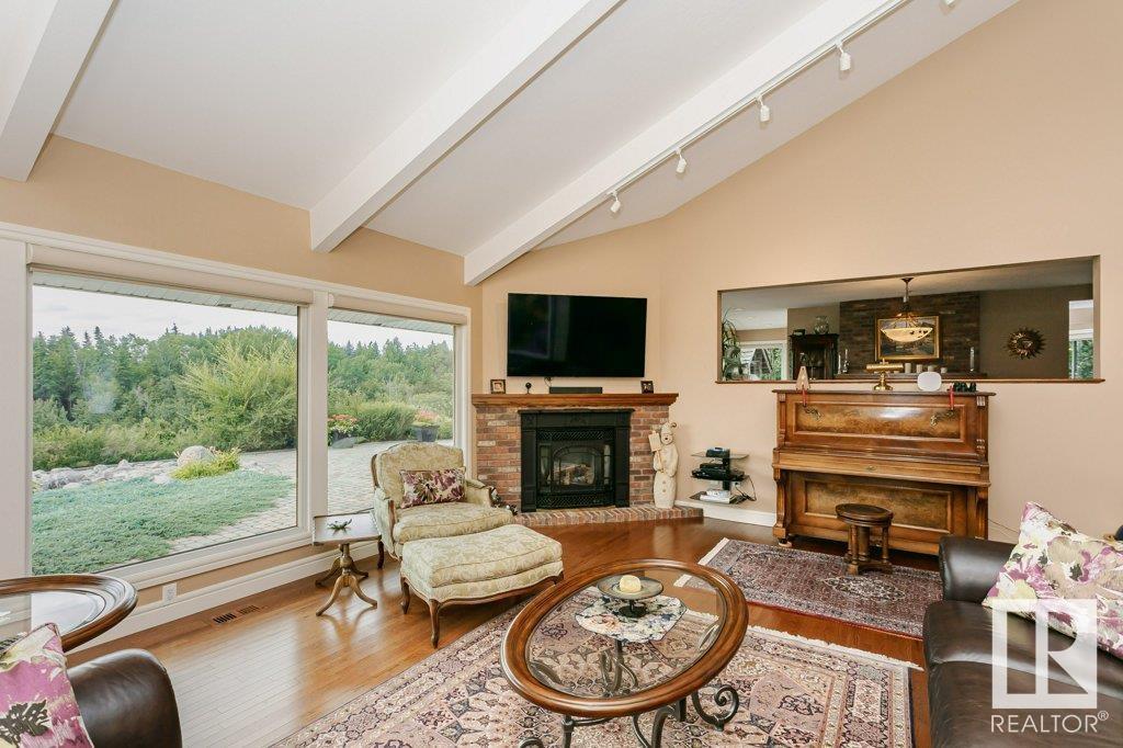 Photo 15 of 1 Donsdale Cr Nw, Edmonton AB