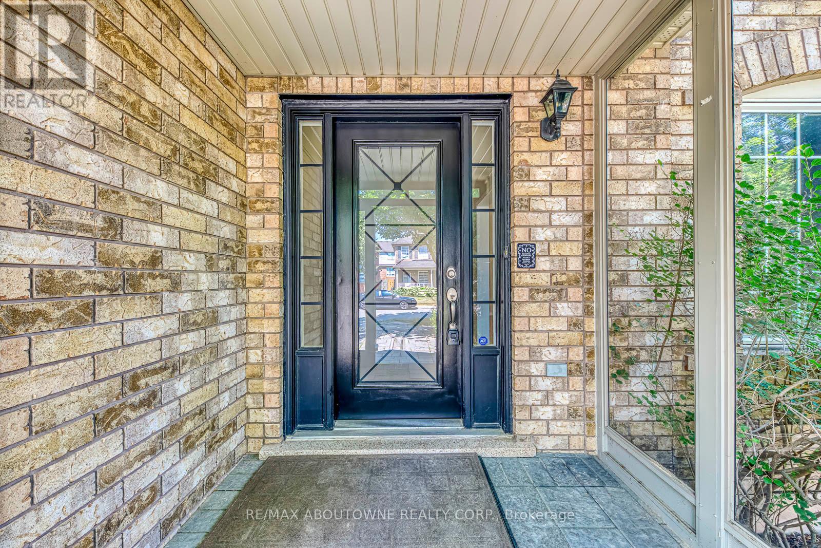 Photo 4 of 3037 Abernathy Way, Oakville ON