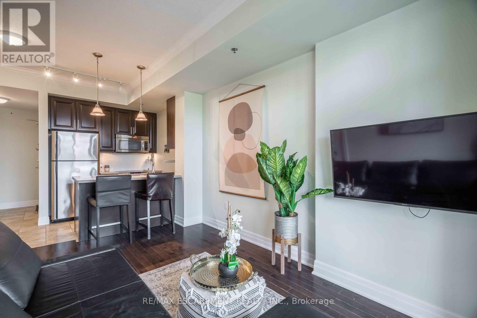 Photo 12 of 409 90 Charlton Avenue W, Hamilton ON