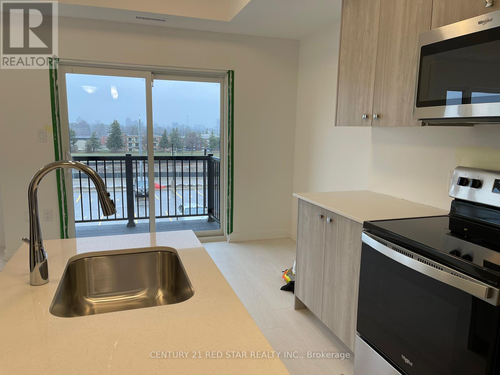 Photo 9 of C 11 10 Palace Street, Kitchener ON