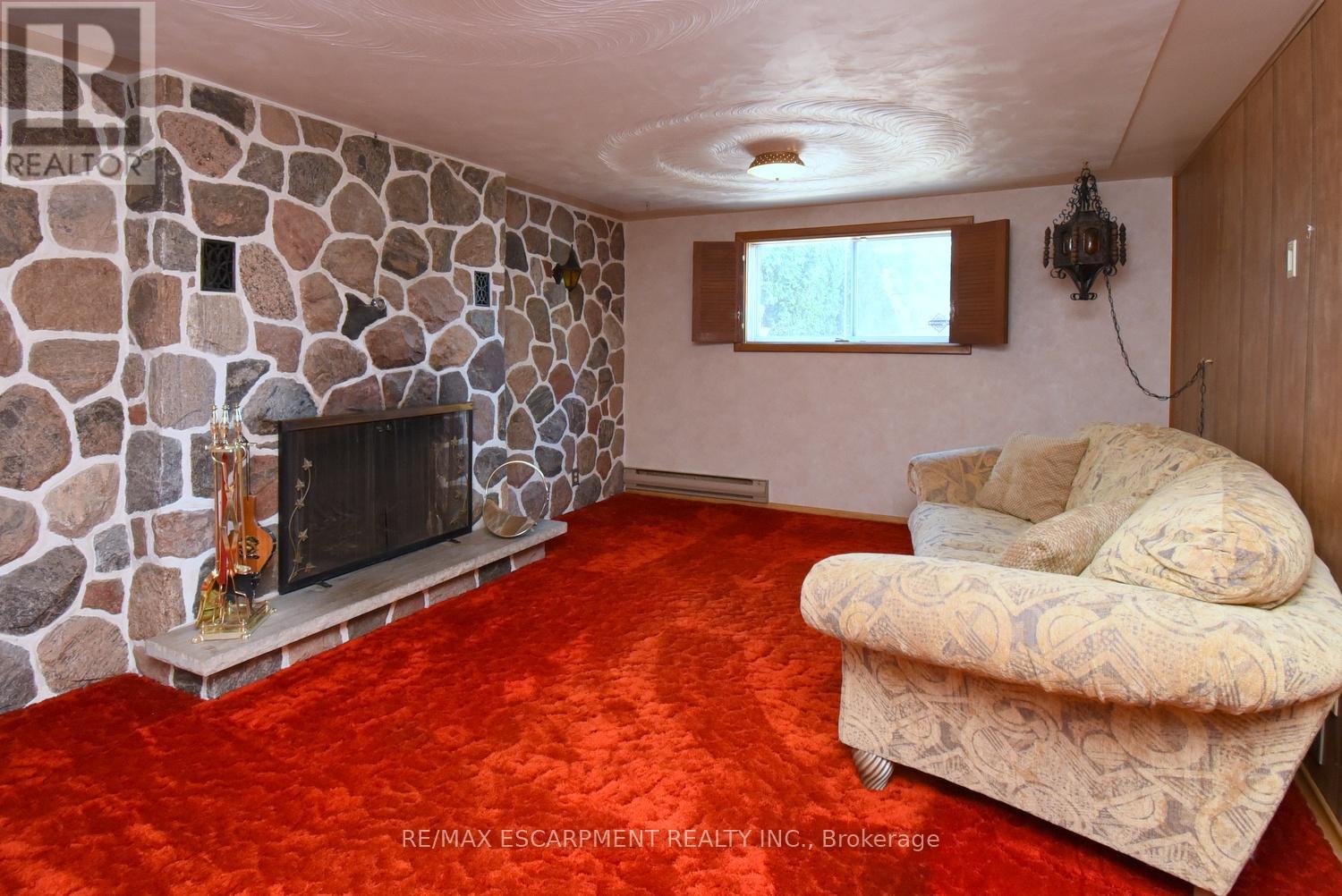 Photo 14 of 33 Dubarry Boulevard, Hamilton ON