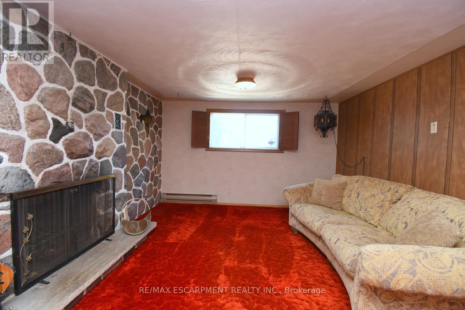 Photo 15 of 33 Dubarry Boulevard, Hamilton ON