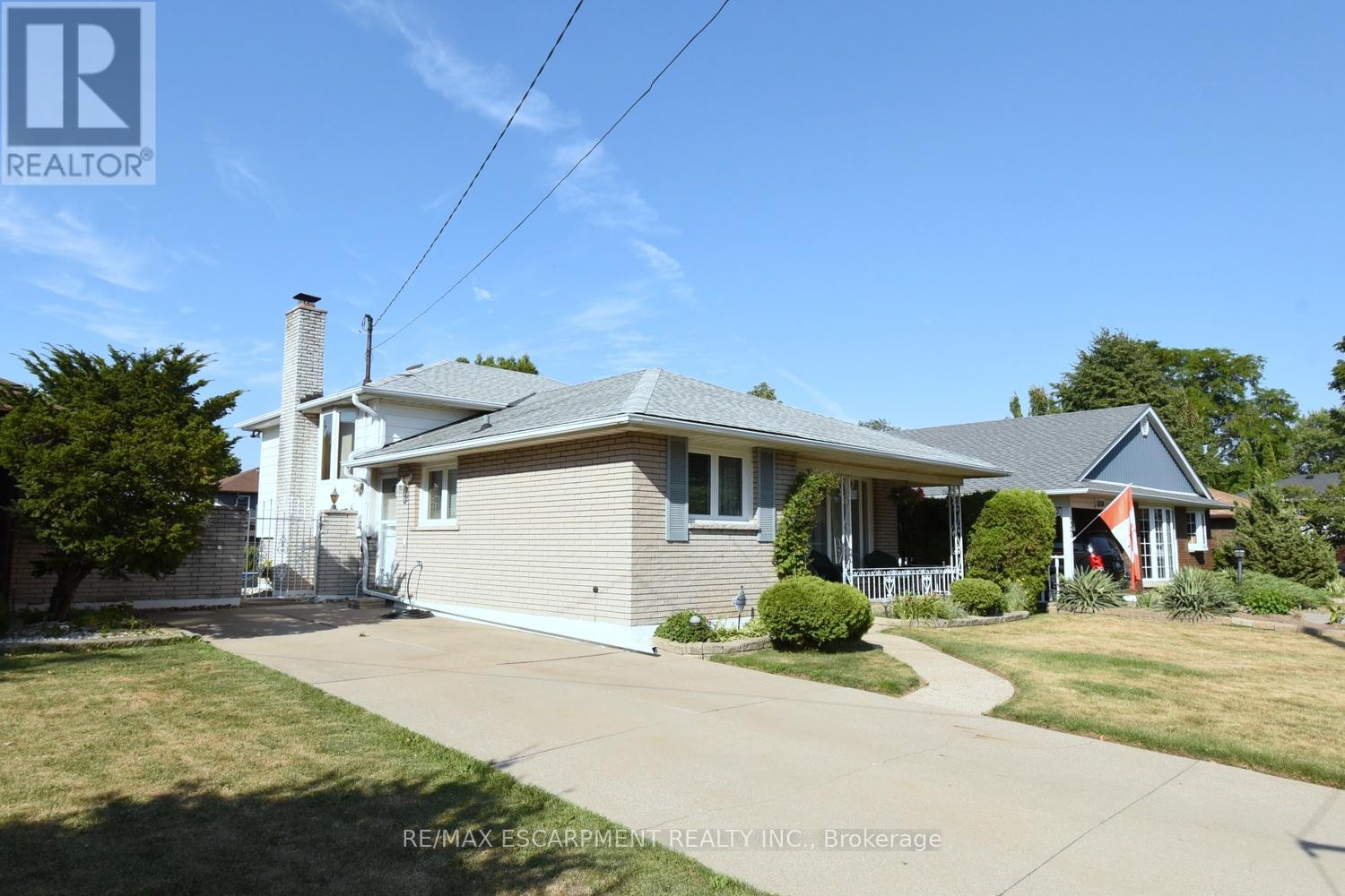 Photo 4 of 33 Dubarry Boulevard, Hamilton ON