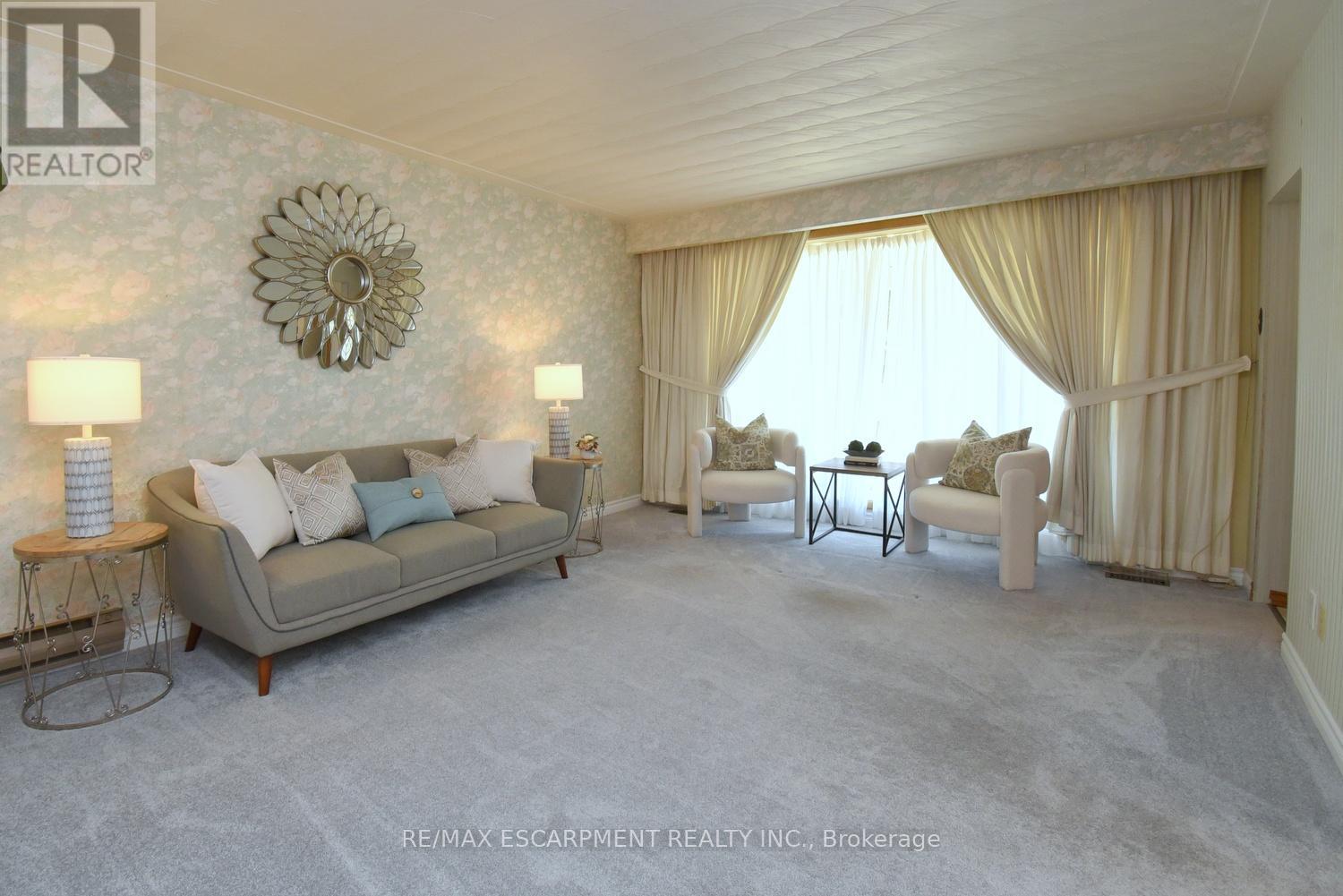 Photo 7 of 33 Dubarry Boulevard, Hamilton ON